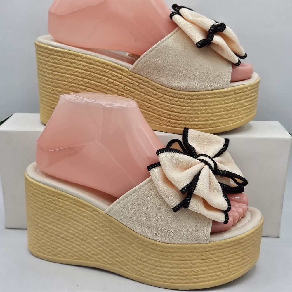 Peep toe platform sandals size 39 / US 6.5 9.5 in on sole